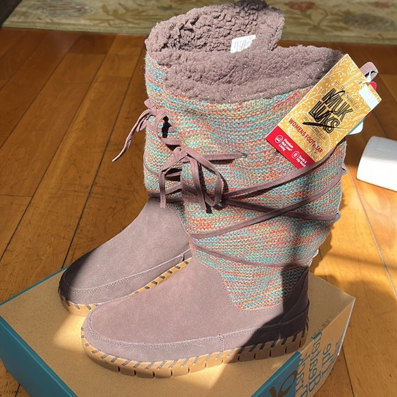 Muk Luks Women's genuine suede uppers as a fleece lining water resistant - new! - Picture 2 of 11